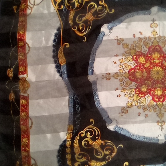 Beautiful Oversized High Quality Vintage Scarf - Picture 11 of 11